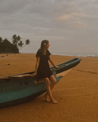 Sri Lanka. 🌴 Sama, bez mé druhé polovičky. Po všelijakých možných i nemožných komplikacích, kdy jsme věděli, že odletí buď...